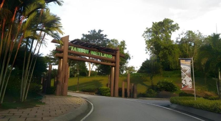 Serdang Business Hotel Seri Kembangan Exterior photo